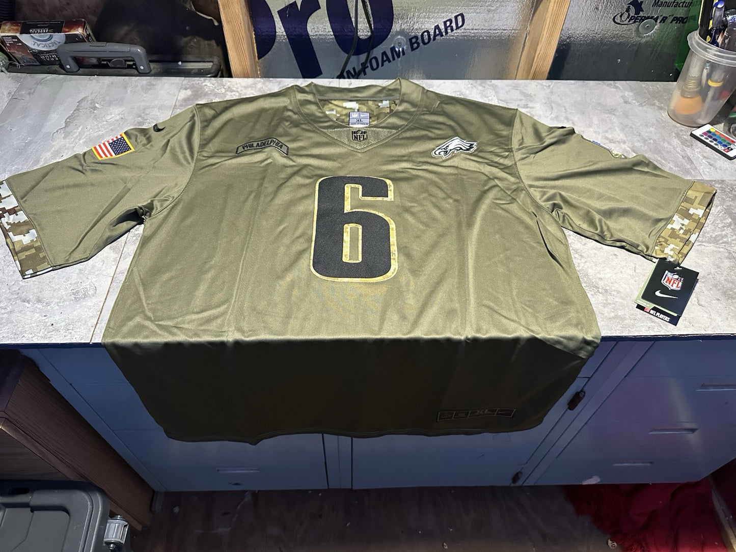 NWT Men’s Nike DeVonta Smith Military Veteran’s Day Jersey X-Large