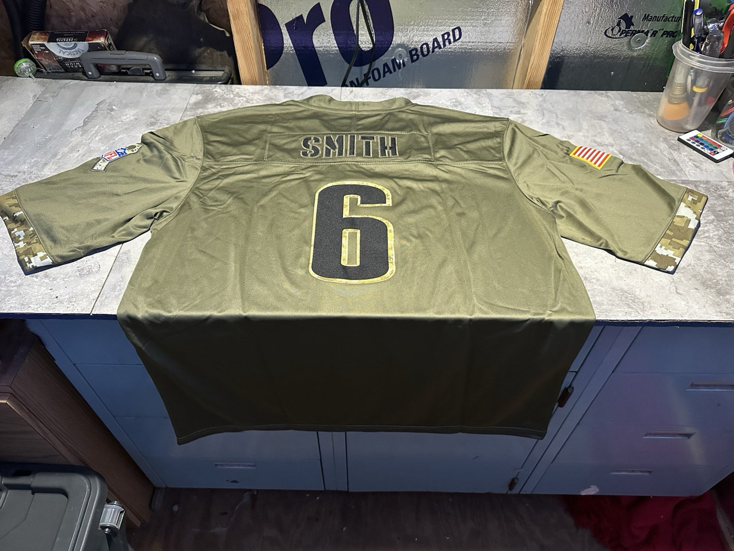 NWT Men’s Nike DeVonta Smith Military Veteran’s Day Jersey X-Large